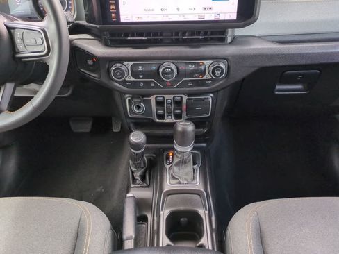 Used 2024 Jeep Wrangler Unlimited Sport AWD/4WD image 18
