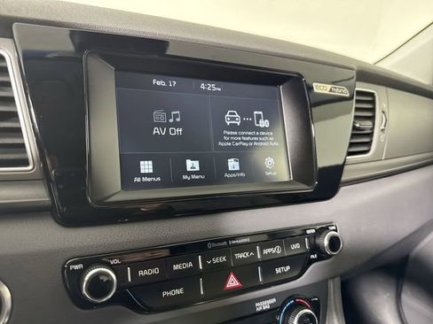 Used 2017 Kia Niro LX image 6