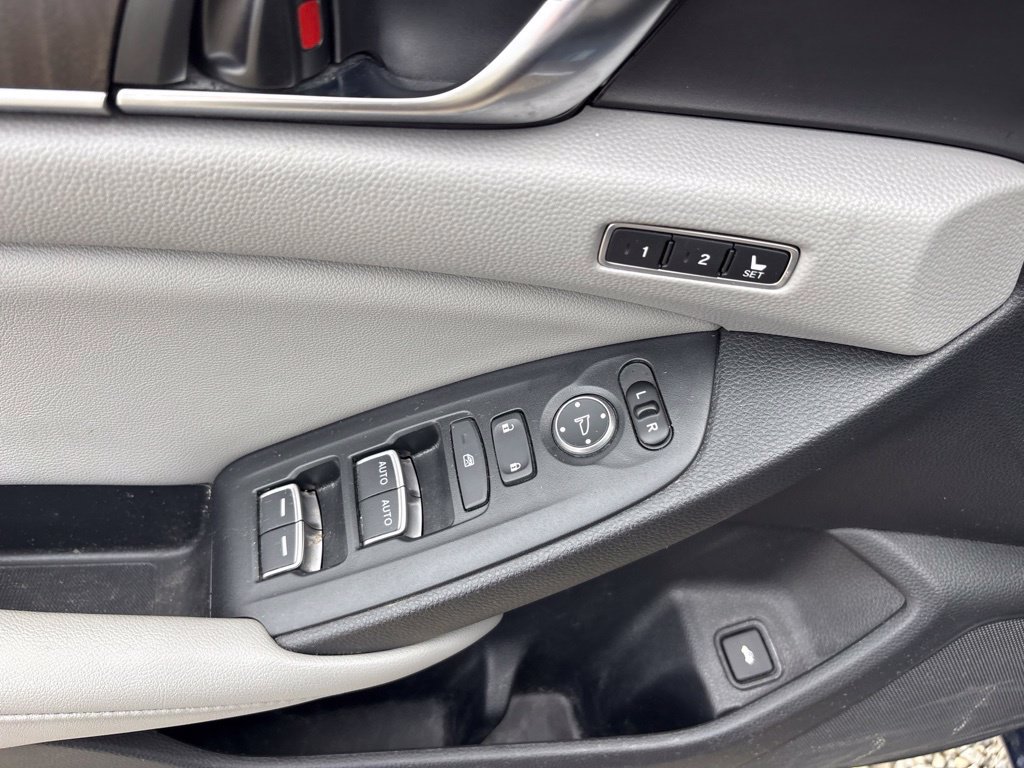 Used 2020 Honda Accord Touring image 16