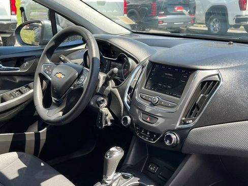 Used 2019 Chevrolet Cruze LT FWD image 19