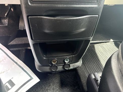 Used 2017 Dodge Grand Caravan SXT FWD image 23