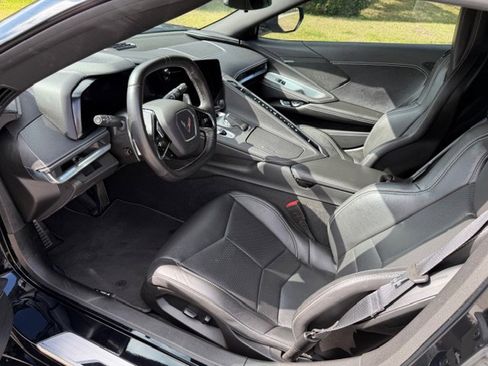 Used 2021 Chevrolet Corvette Stingray Coupe w/ Z51 Performance Package image 11