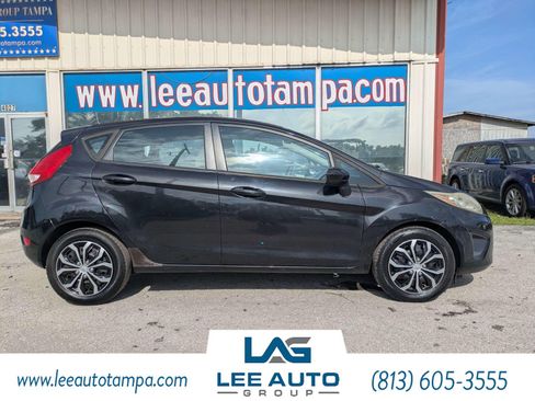 Used 2012 Ford Fiesta SE FWD image 2