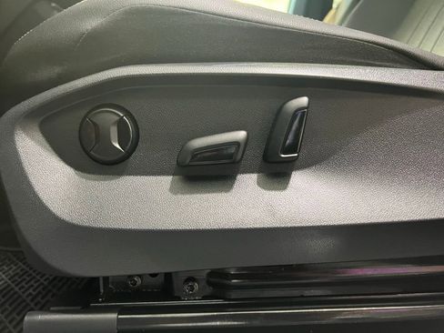 Used 2023 Volkswagen Tiguan SE R-Line image 16