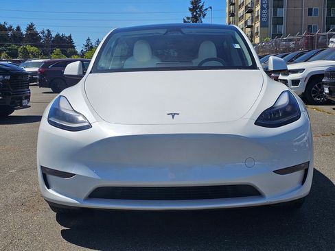 Used 2024 Tesla Model Y Long Range AWD/4WD image 3
