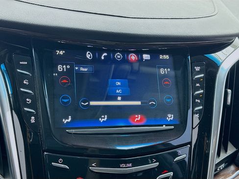 Used 2020 Cadillac Escalade Luxury image 12