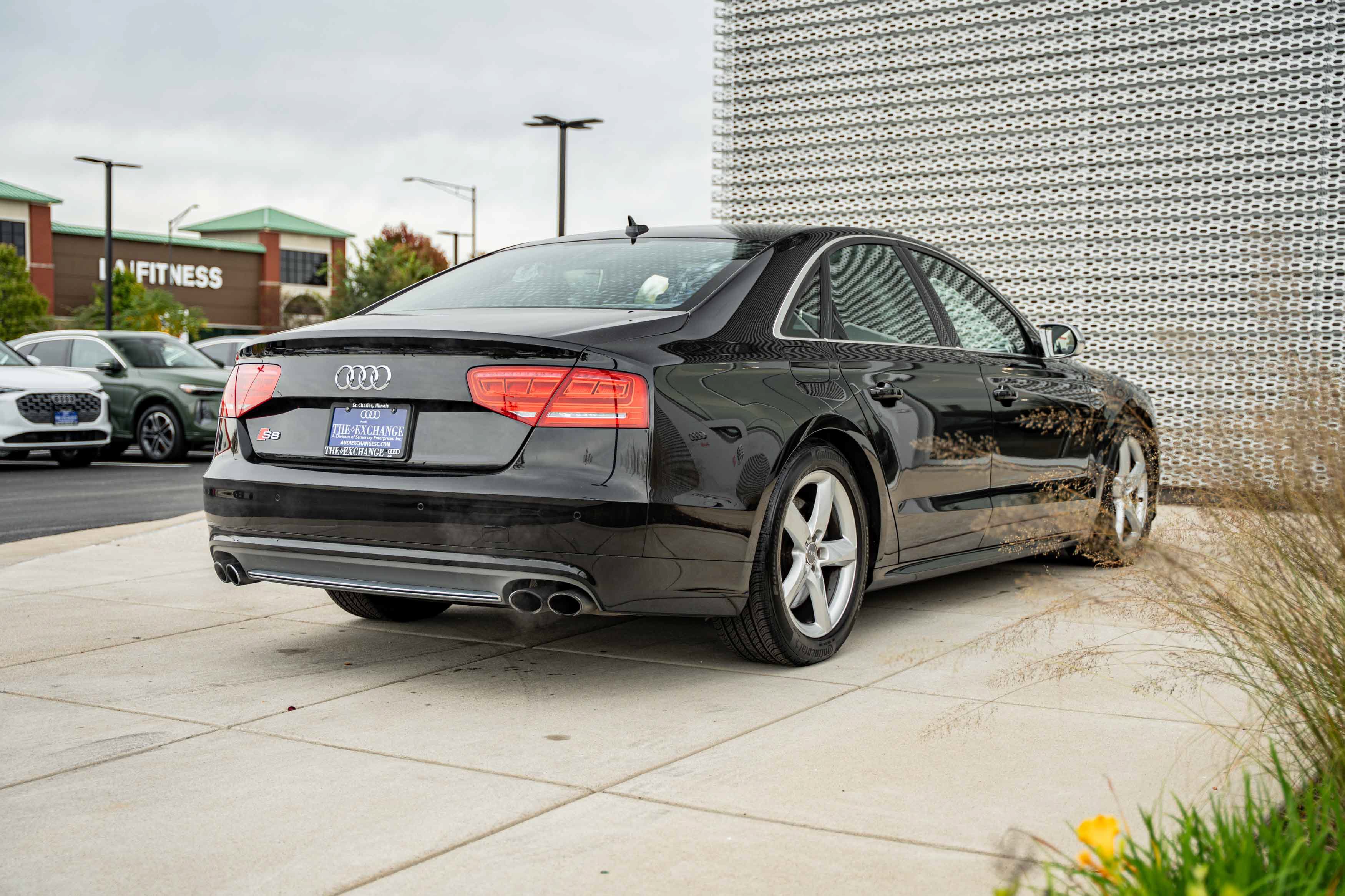 Used 2014 Audi S8 AWD/4WD image 2
