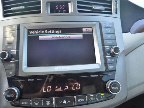 Used 2011 Toyota Avalon Limited FWD image 17