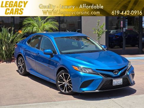 Used 2019 Toyota Camry SE FWD image 1