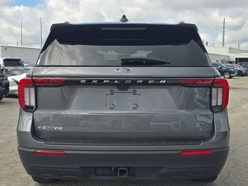 Used 2025 Ford Explorer Active RWD image 4