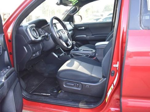 Used 2020 Toyota Tacoma TRD Sport w/ Technology Package AWD/4WD image 12