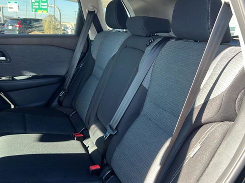 Used 2023 Nissan Rogue SV image 34