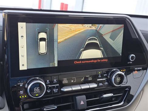 Certified 2025 Toyota Highlander Limited image 19