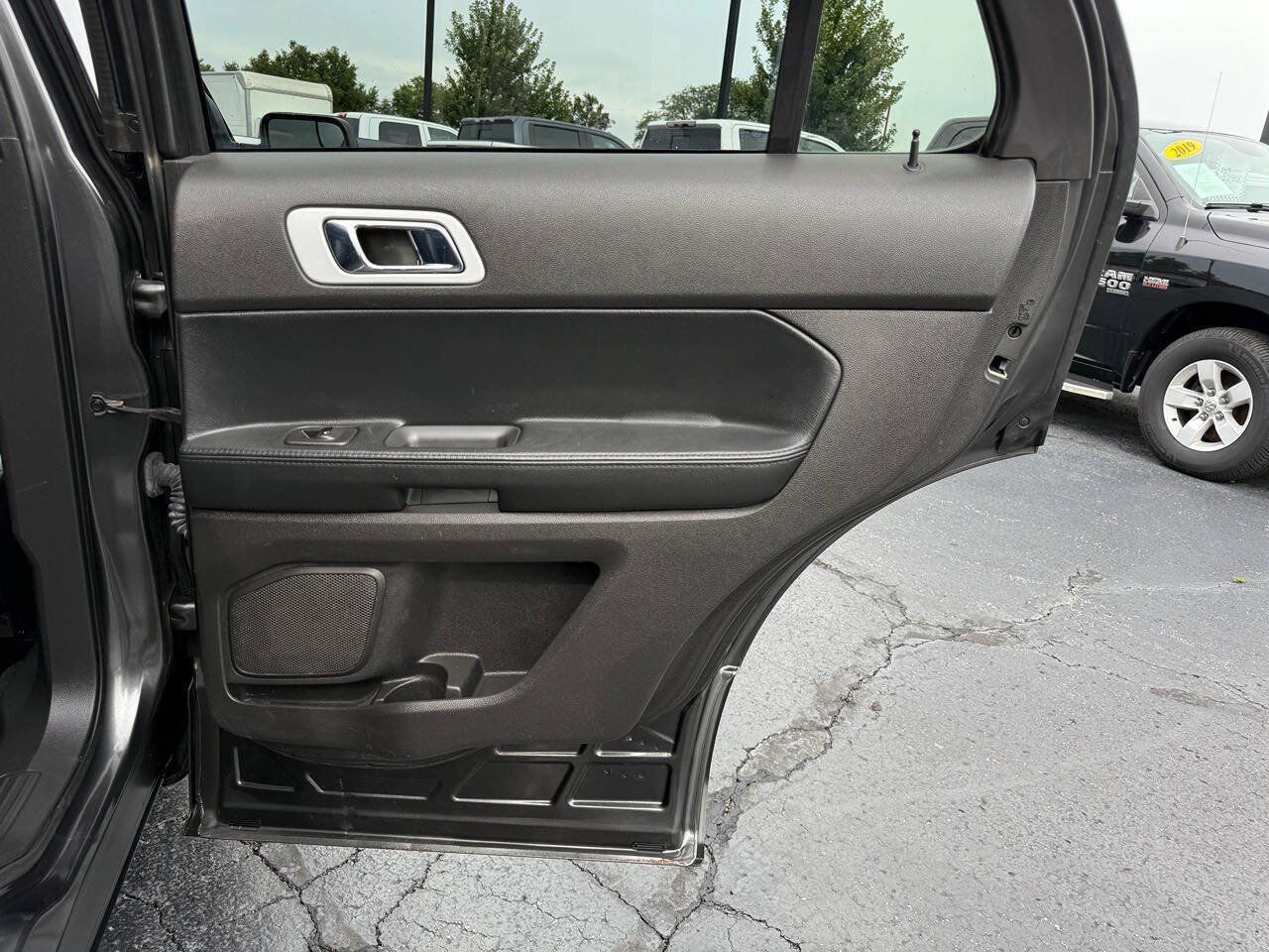 Used 2015 Ford Explorer XLT w/ Equipment Group 202B AWD/4WD image 22