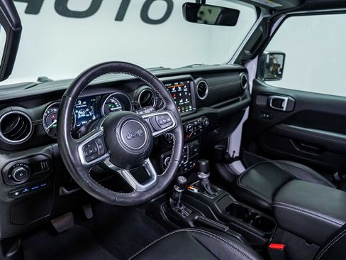 Used 2023 Jeep Wrangler Unlimited Sahara w/ Cold Weather Group AWD/4WD image 17