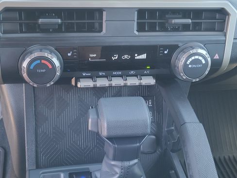 Certified 2025 Toyota Tacoma SR5 AWD/4WD image 17