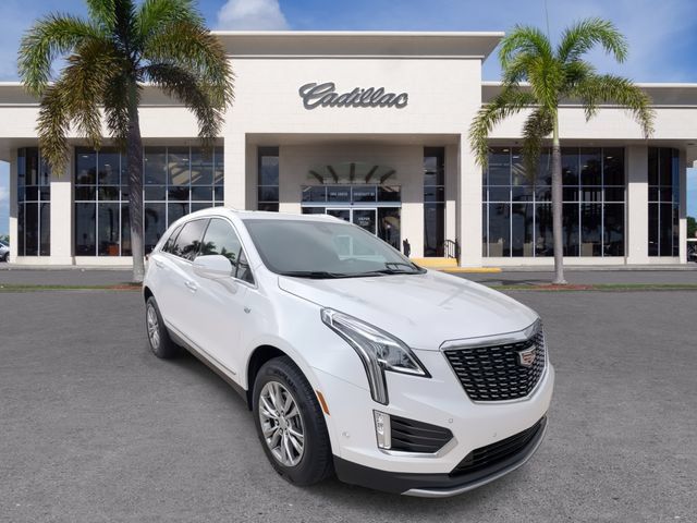 Used 2023 Cadillac XT5 Premium Luxury w/ Technology Package FWD image 2