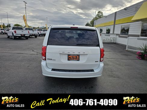 Used 2016 Dodge Grand Caravan SE image 3