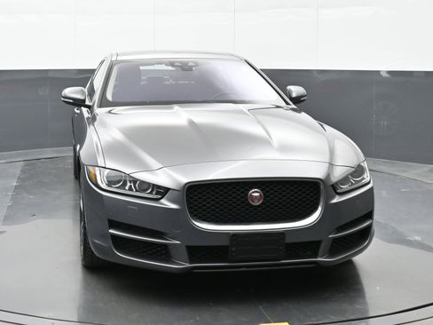 Used 2017 Jaguar XE Premium AWD/4WD image 7
