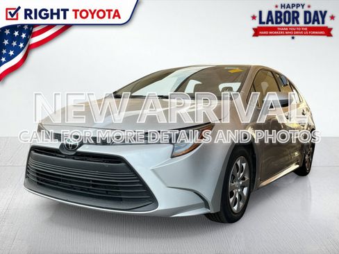 Certified 2025 Toyota Corolla LE FWD image 1