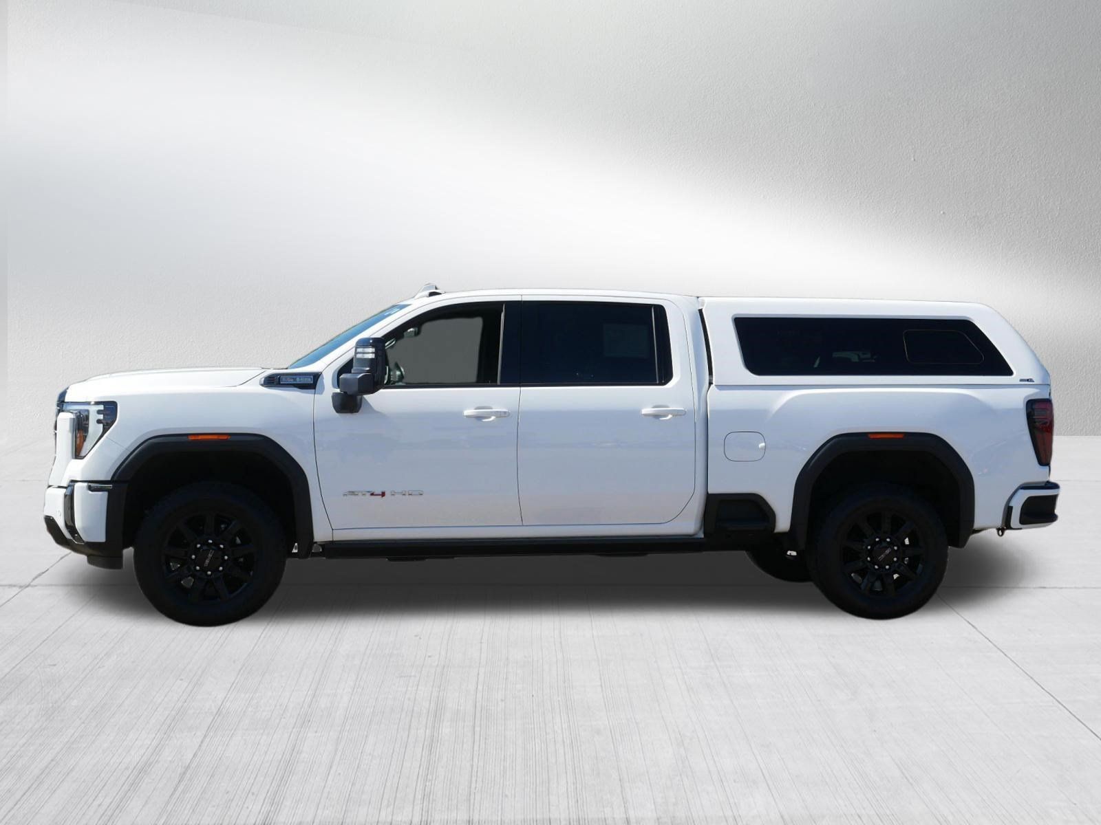 Used 2024 GMC Sierra 2500 AT4 w/ AT4 Premium Plus Package AWD/4WD image 4