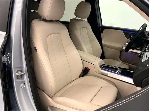 Used 2026 Mercedes-Benz GLB 250 image 2