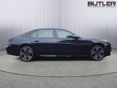 Used 2023 BMW 740i RWD image 7