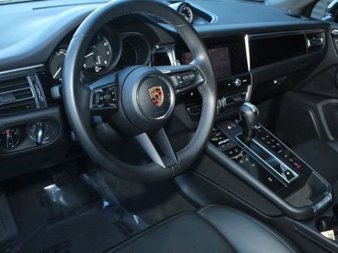 Certified 2023 Porsche Macan image 4