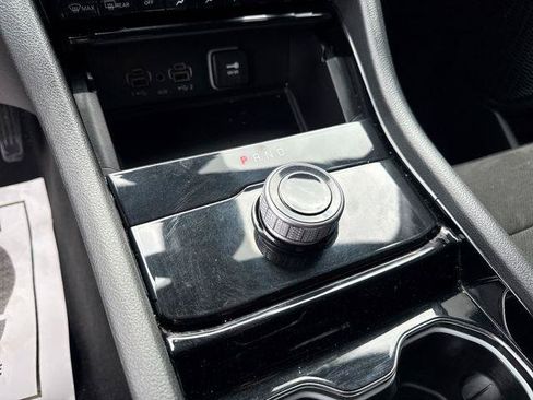 Used 2023 Jeep Grand Cherokee Altitude RWD image 29