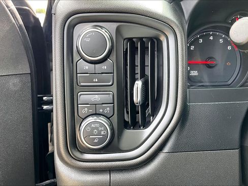 Used 2022 Chevrolet Silverado 2500 Custom w/ Custom Value Package AWD/4WD image 35