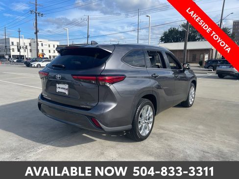 Used 2023 Toyota Highlander Limited FWD image 5
