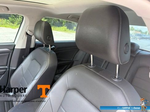 Used 2024 Volkswagen Jetta SE FWD image 12