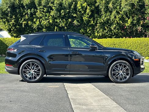 New 2026 Porsche Cayenne E-Hybrid AWD/4WD image 9