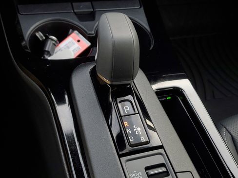 Certified 2025 Toyota Prius Limited image 27