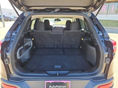 Used 2016 Jeep Cherokee Sport image 6