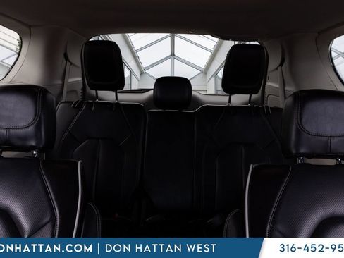 Used 2023 Chrysler Pacifica Limited FWD image 21