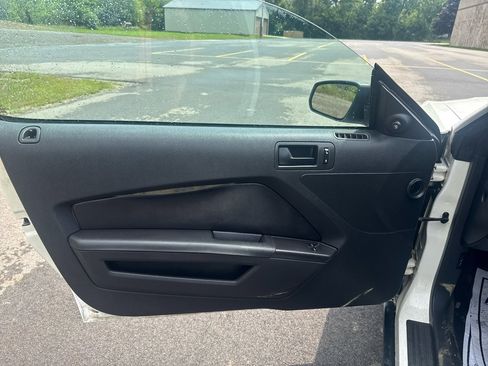 Used 2010 Ford Mustang Coupe image 20