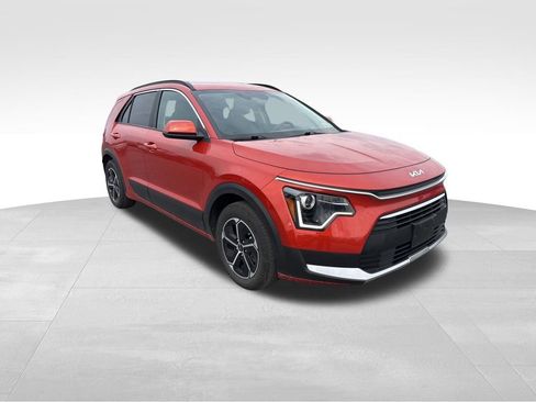 Certified 2023 Kia Niro LX image 4