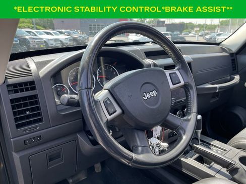 Used 2010 Jeep Liberty Renegade w/ Navigation Convenience Group AWD/4WD image 11