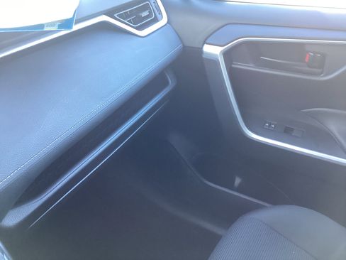 Certified 2025 Toyota RAV4 LE image 33