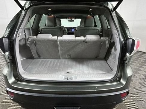 Used 2015 Toyota Highlander XLE AWD/4WD image 28
