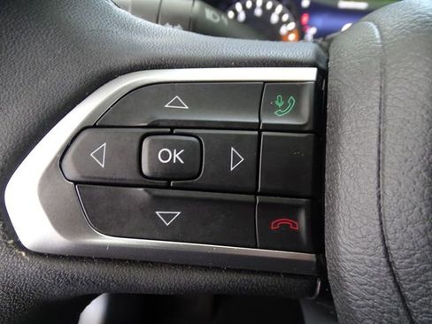 Used 2023 Jeep Compass Latitude AWD/4WD image 7