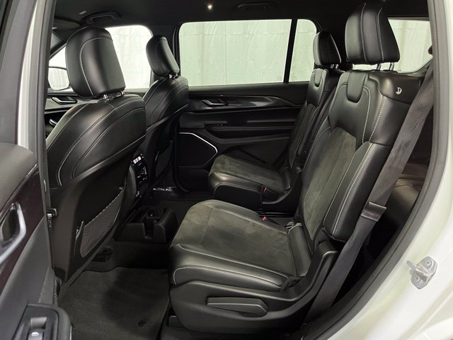 Used 2022 Jeep Grand Cherokee L Laredo AWD/4WD image 12