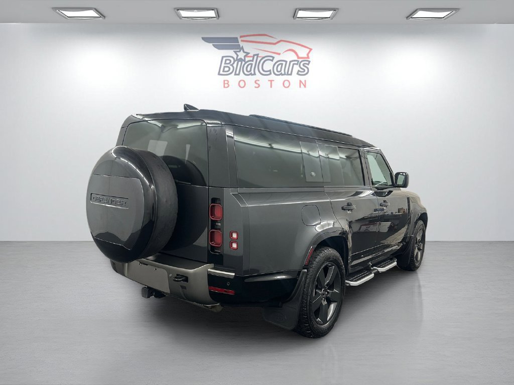 Used 2024 Land Rover Defender 130 X-Dynamic SE AWD/4WD image 4