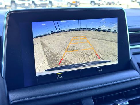 Used 2022 Chevrolet Suburban Z71 image 31