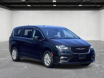 Certified 2023 Chrysler Pacifica Touring-L