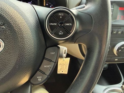 Used 2016 Kia Soul FWD image 25