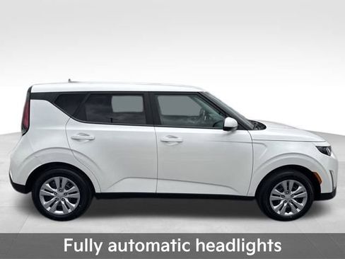 Used 2023 Kia Soul LX image 11