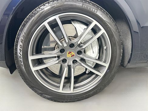Certified 2022 Porsche Cayenne Turbo image 11