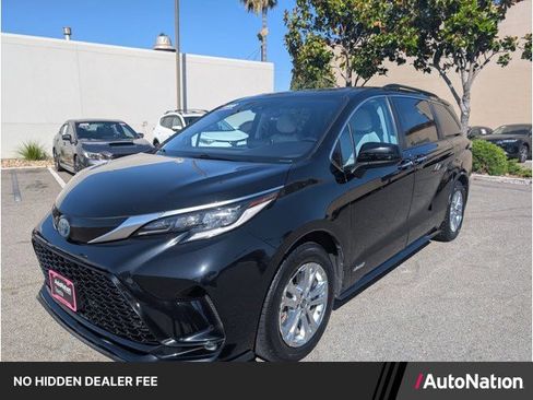 Used 2021 Toyota Sienna XSE w/ XSE Plus Package AWD/4WD image 1